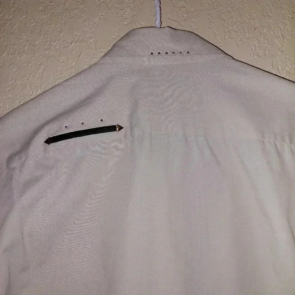 Las Olas Women's Long Sleeve African animals Safari Tan Shirt Size: Small - Picture 8 of 11